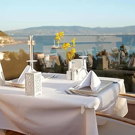 Bellazure Hotel